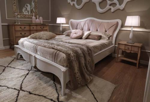 luxusní italské rustikální ložnice a postele