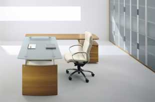 moderní kancelářský nábytek a židle